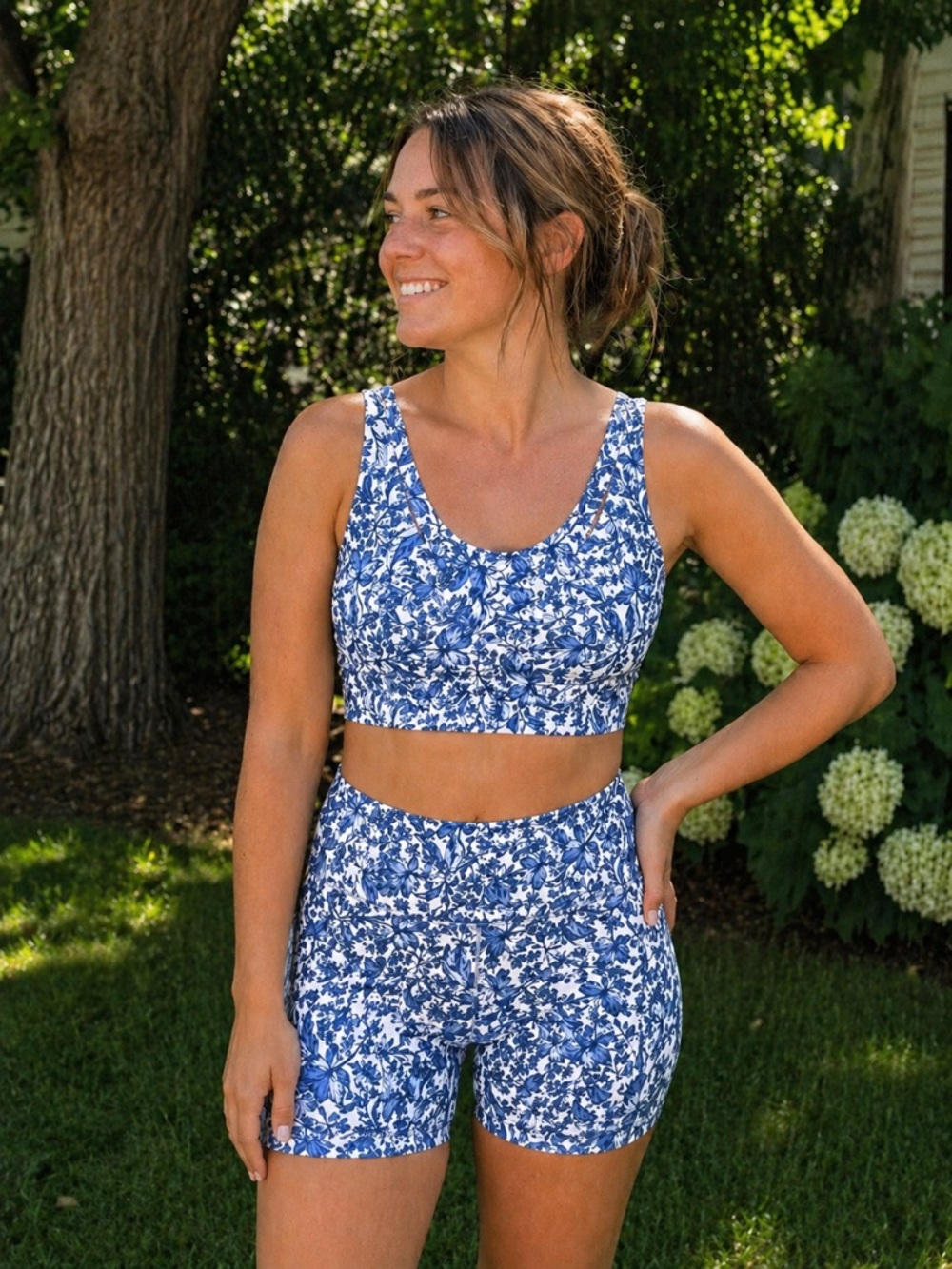 Sage Collective Floral Blue & White Matching Activewear Set – Size Medium 🌿💙